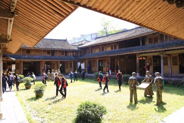 泰顺育才千余名学生开展寻根文化,锻造生命价