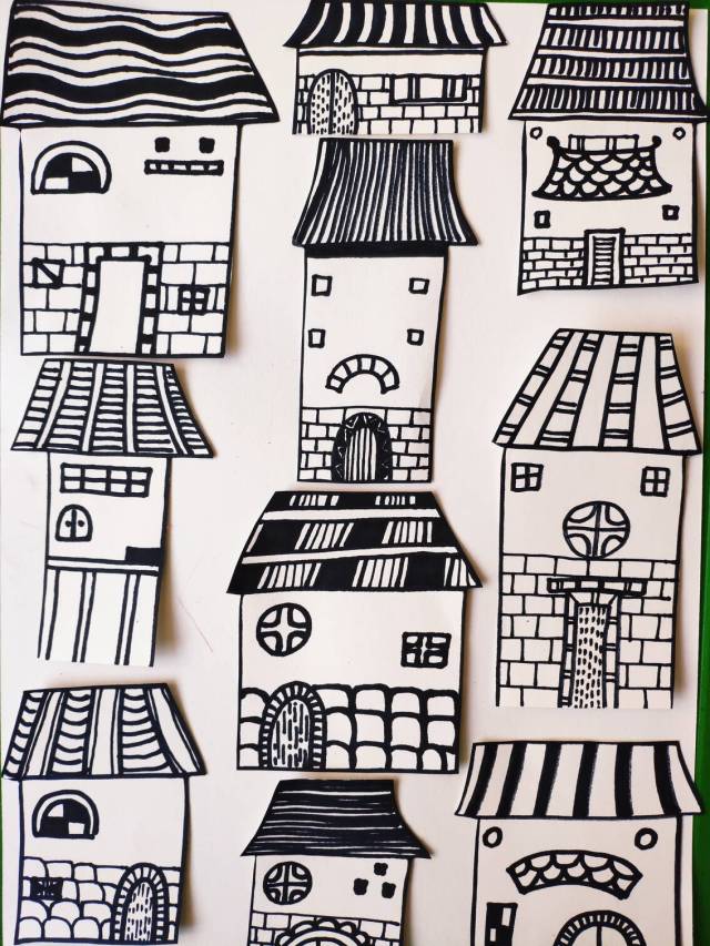 第二步:引导孩子画房子,不同的屋顶装饰!