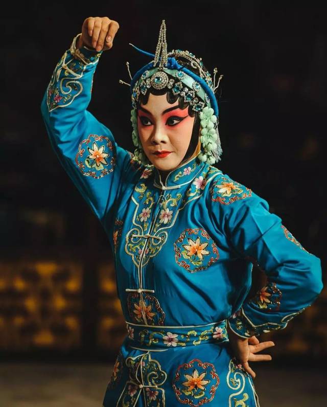 秦腔头饰,为剧中旦行侠义英勇角色所用,演出前自行制作.