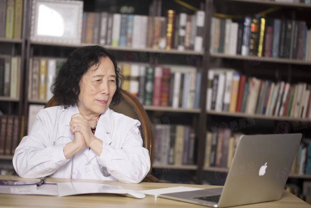 到深圳的第一年,张秀兰教授便名声鹊起,被誉为深圳乃至广东地区试管