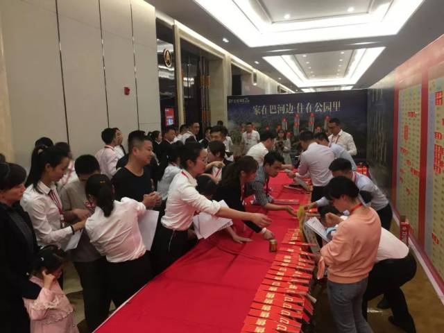 场面火爆!在巴中兴合阳光酒店上演抢购热潮