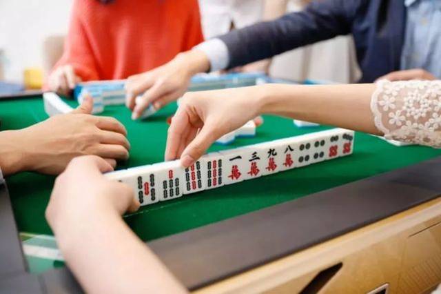 朋友圈传"丽江有人围观打麻将被拘留15天",真的假的?