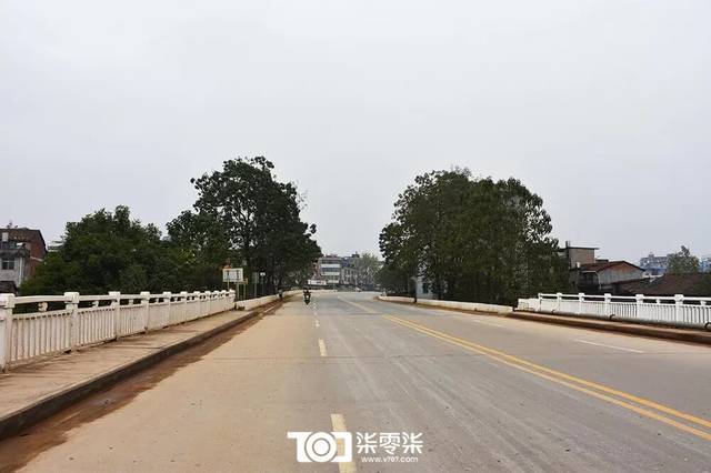 城镇道路分为快速路,主干路,次干路和支路四级