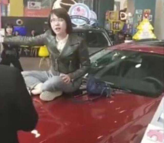个人信息满天飞,奔驰女司机律师:或对个别爆料者诉讼