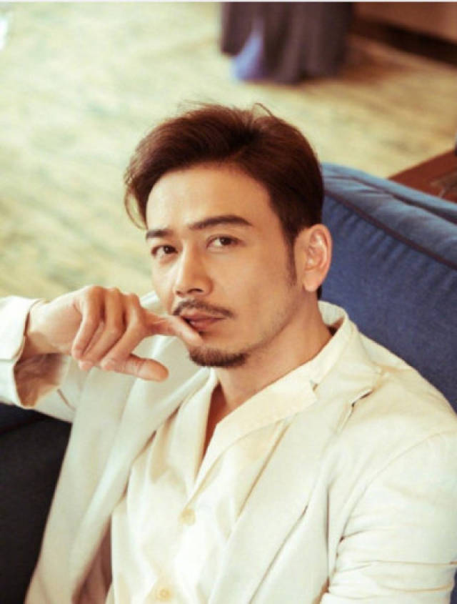 杨烁出轨门女主正面辟谣,其实黄晓明才是背锅