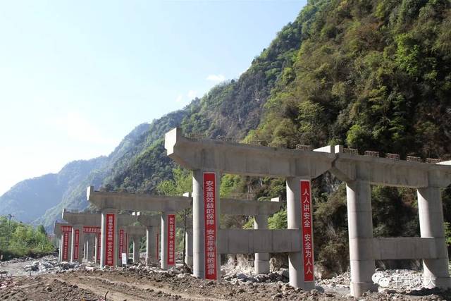 县人大常委会主任何充率队调研九绵高速(平武段)建设情况
