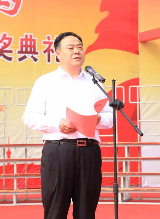 市人大常委会副主任,市总工会主席王刚强致辞