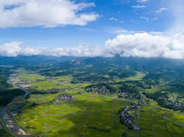 馆体验古法造纸 门票价格:无 游玩地址:腾冲市界头镇桥头社区刘家寨