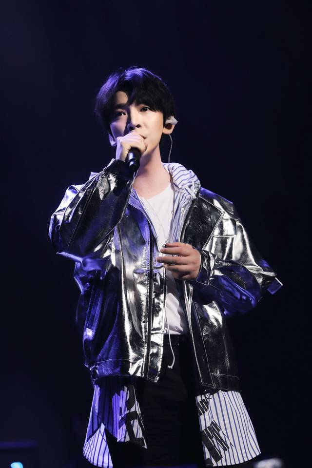 简弘亦亦X不染演唱会上海站圆满结束 粉丝含