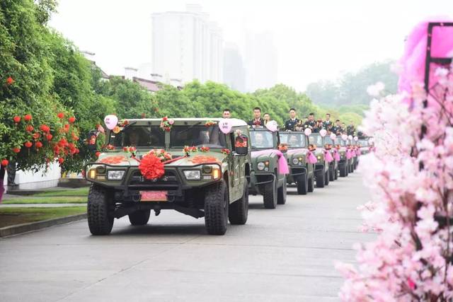 火箭军兵哥哥的集体婚礼高清大图来啦!