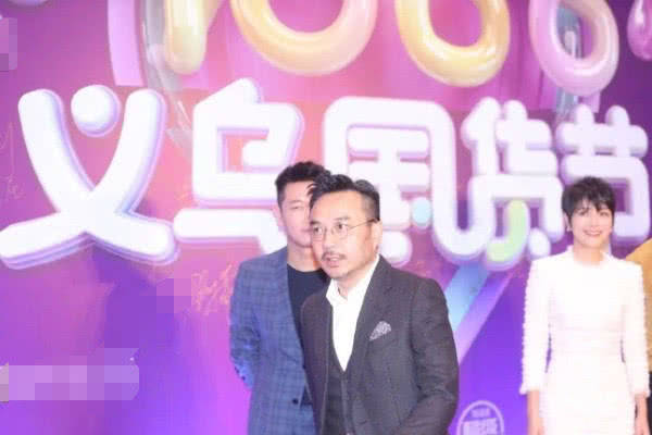 杨乐乐罕见晒与老公汪涵同台主持照,一个细节暴露夫妻