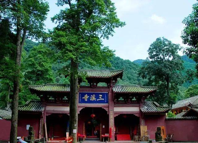 土门镇 土门古刹三溪寺,素有"川西小灵隐"之称,三溪寺内古树参天