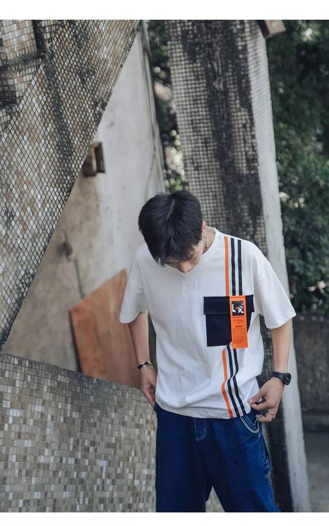 港风潮男的穿搭法则,彰显简约酷潮风