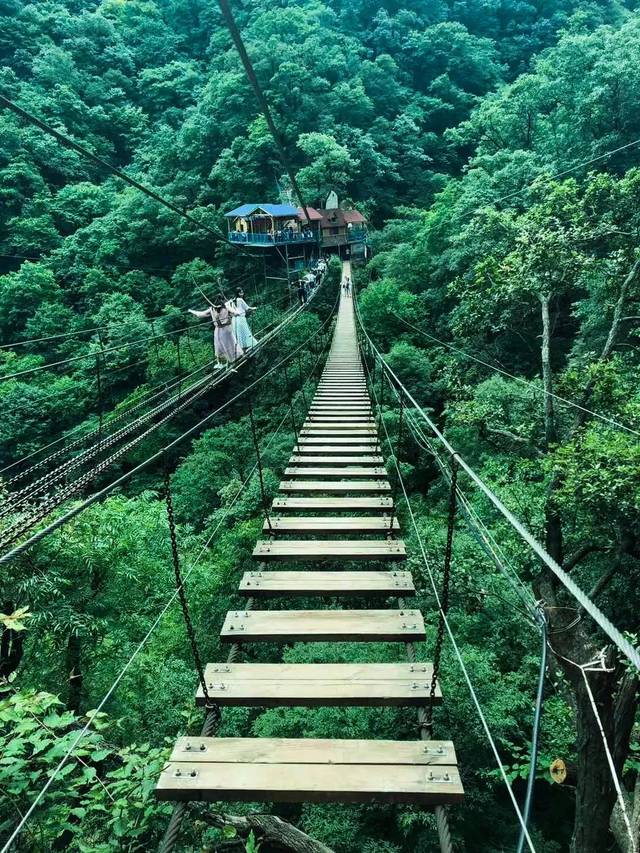 到龙峪湾景区内拍摄任意与景区有关照片,并配有至少10字,有"龙峪湾"