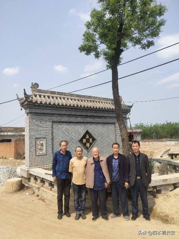 住在侯官寨村的工笔画家王斌老师