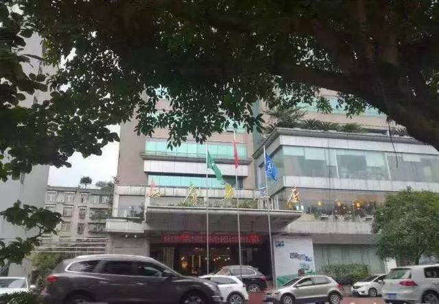 变美从穿上旗袍起 展厅地址:雅安西康大酒店13楼会议厅 营业时间:早9