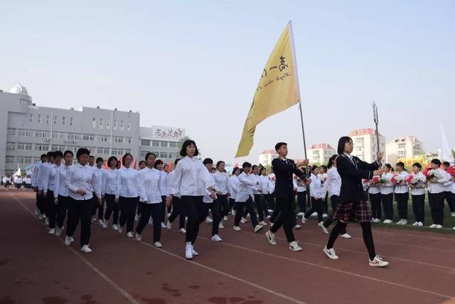 青春际会 运动乐章——开滦一中举行2019年春季田径运动会(视频)