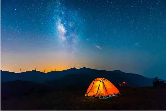 广西大容山、民国小镇、都峤山、升级7D悬空白鹤云渡玻璃桥超值纯玩两日游