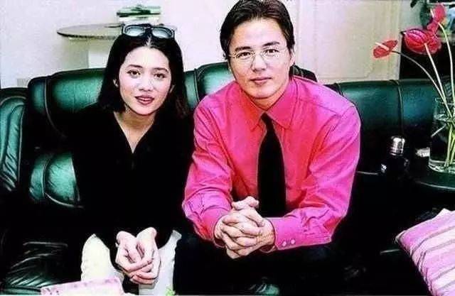 两人在婚后还孕育了一对儿女,曾哲贞为了全心全意照顾家庭淡出演艺圈