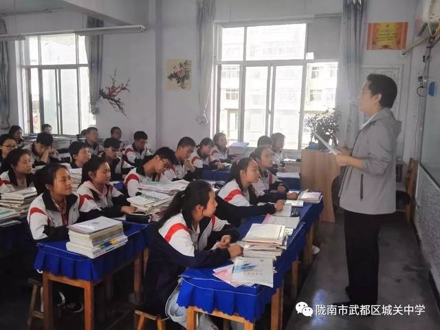 工作28年,武都城关中学教师这个叫王伦朝的.