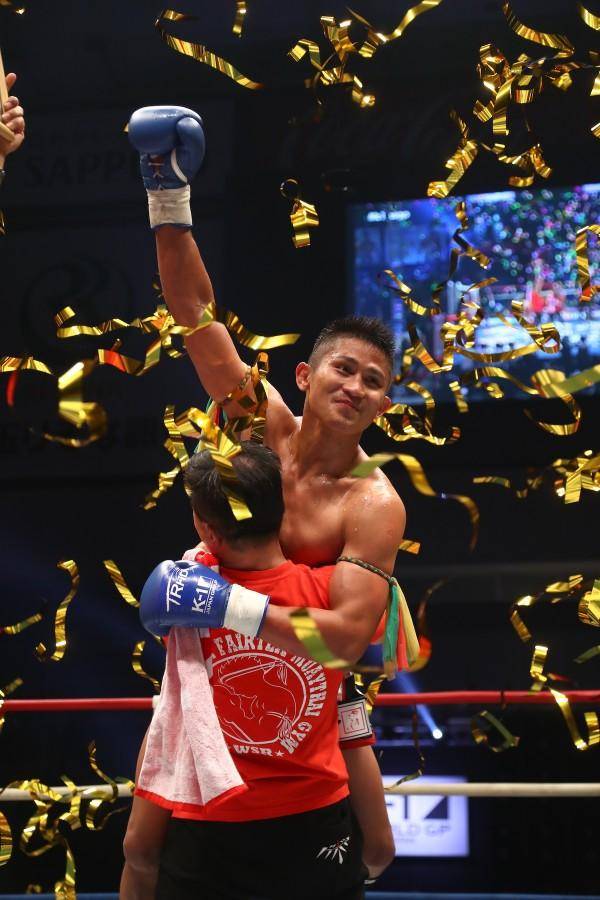 此前他被日本新星平本莲ko,加赛点负日本名将野杁正明,失去k-1金腰带