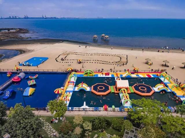 五一小长假防城港旅游有多热看这一批又一批人浪就知道了!