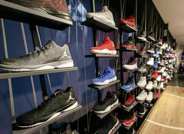 天价AJ鞋背后：中国二手球鞋市值超10亿美元，曾一天卖出40万双