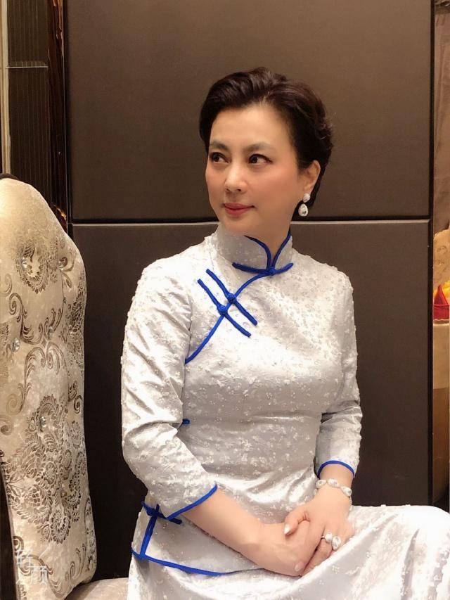 原创《西游记》玉兔精李玲玉,穿旗袍美得优雅大气,56岁依旧风韵犹存