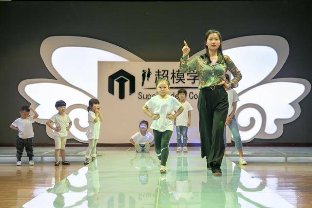 I 'm 超模学院成为院线电影《我在贵州等你》演