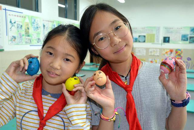 原创苏州市阳光城实验小学校举行"快乐立夏,趣味画蛋"活动