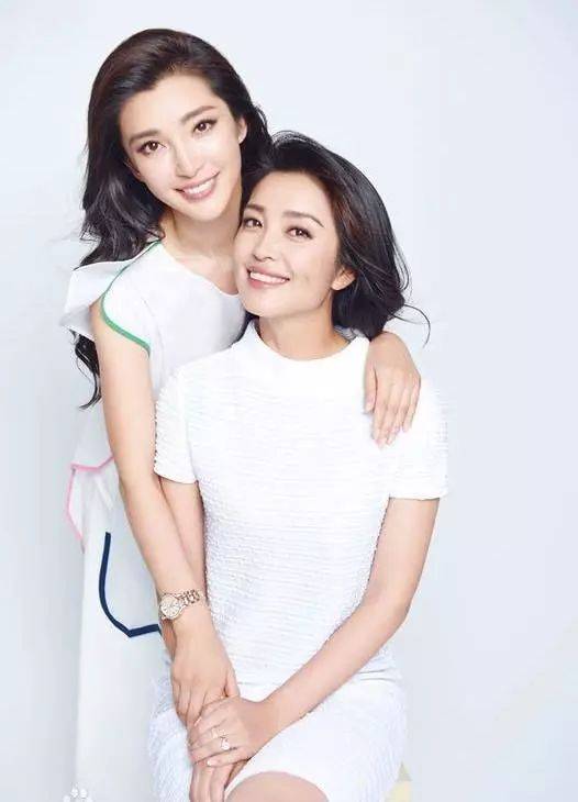 李冰冰的妹妹是行业顶级经纪人,颜值更佳的她