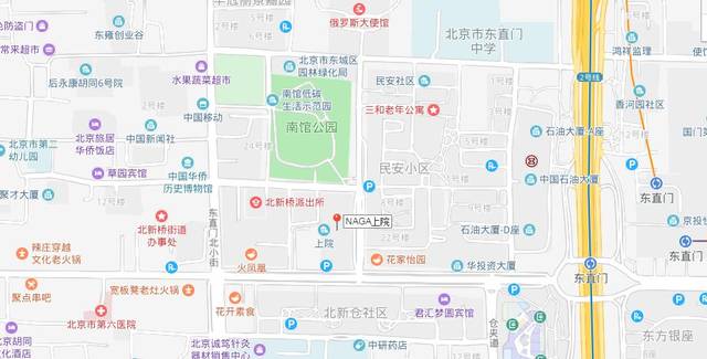 南侧是簋街小吃街,距离来福士购物广场280米,距离东方银座550米.