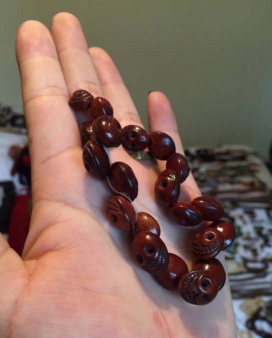 媳妇吃剩的杏核,我盘了十多年,包浆比桃核都美!