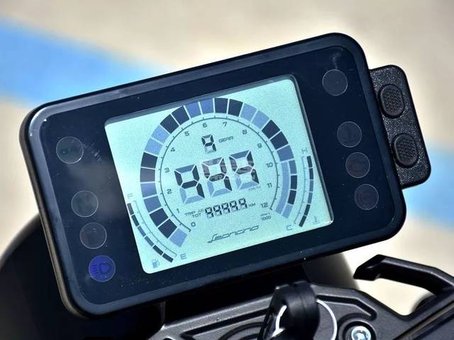 【车t台】爱卡汽车:复古界生力军——贝纳利幼狮250试驾体验