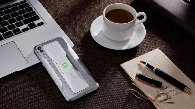 斗鱼艺帝帝推荐吃鸡神器黑鲨2!二指玩家也可以