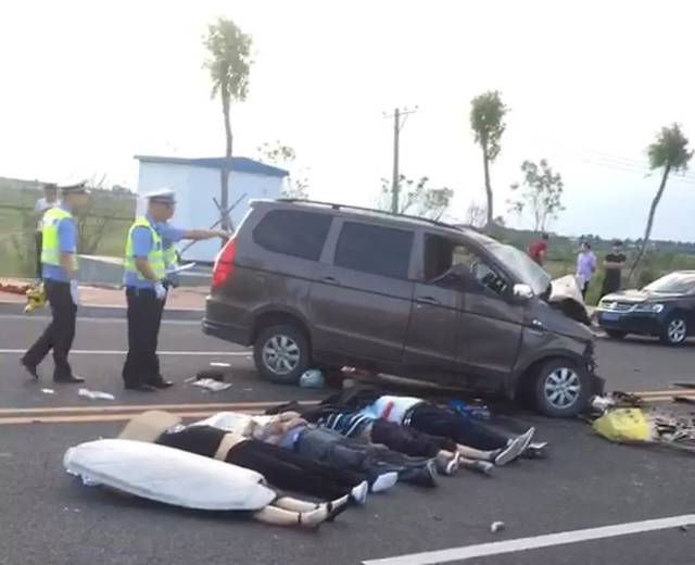 岳阳发生惨烈车祸?致五人当场死亡?真相在这