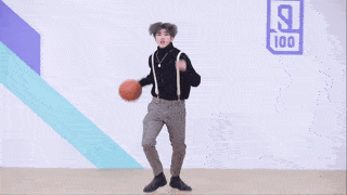 蔡徐坤在女性消费者的地带混其实挺好的,但好死不死就去接了一个nba