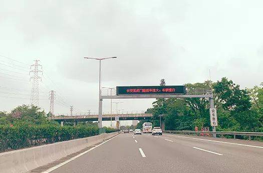 聚焦丨深圳交通广播记者兵分三路 为您