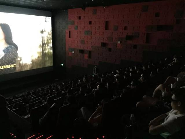 《复联4》首映刷爆屏,凌晨电影院堪比过年!票房预估25