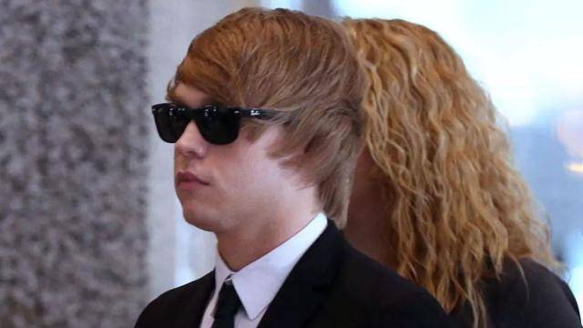 为自证头号粉丝，这群还未成年的女孩竟向YouTube网红发露骨视频....