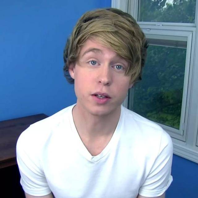 为自证头号粉丝，这群还未成年的女孩竟向YouTube网红发露骨视频....