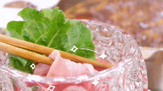 来这里一定要pick的牛杂拼盘,牛筋,牛舌,牛肚,还没下锅我的口水就
