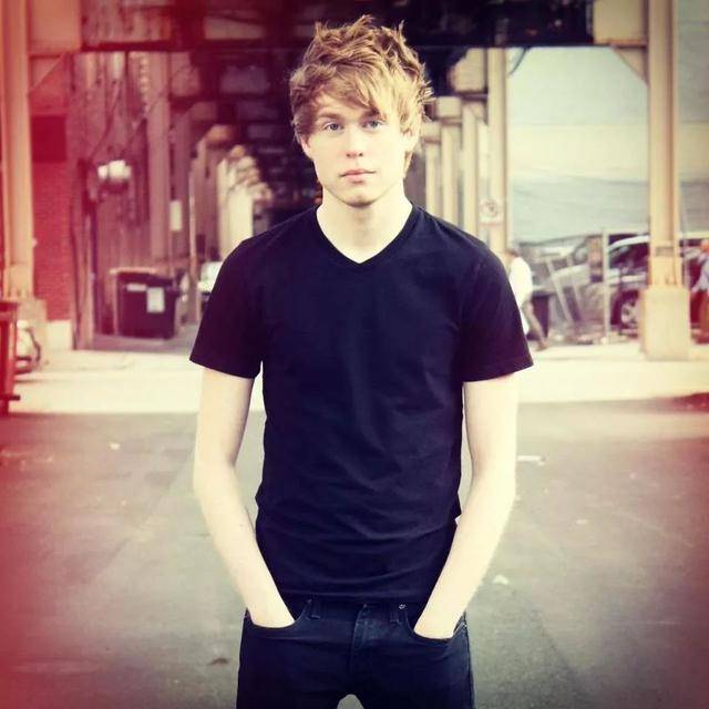 为自证头号粉丝，这群还未成年的女孩竟向YouTube网红发露骨视频....