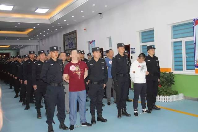 起诉书认定:以刘海东(绰号:刘大宝),李坡等39人除黑社会性质组织罪外