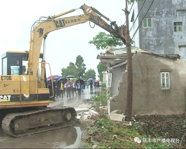 陆丰南塘,上英依法拆除违建现场视频
