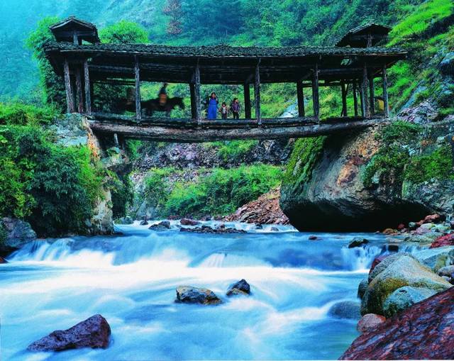 狭窄的河谷 形成大渡河富饶的水力资源 南桠河电站 大岗山电站 瀑布沟