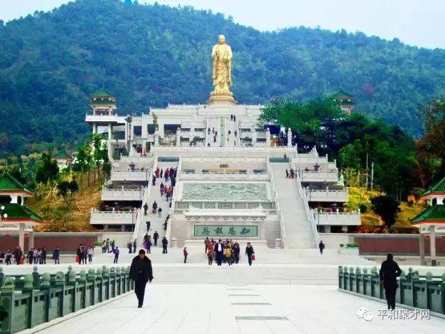 平和县三平风景区地处福建省漳州市平和县文峰镇境内,这里群山环抱