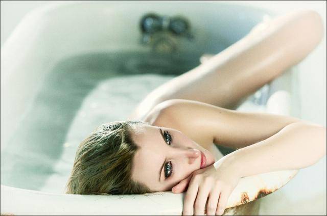 绝美人体艺术:美国摄影师镜头下的出浴美女!