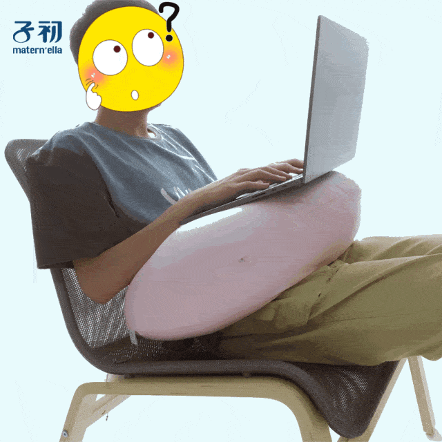 宝宝含乳姿势不正确,含乳不够深,吃不到足够的乳汁不说,连妈妈的乳头