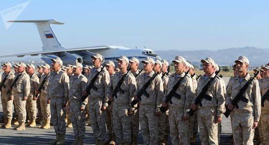 比美国还嚣张!刚刚,大批火箭弹朝俄罗斯的军事基地飞去!